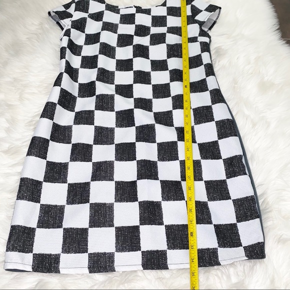 The Queen by Da checkered dress Medium - Picture 9 of 9